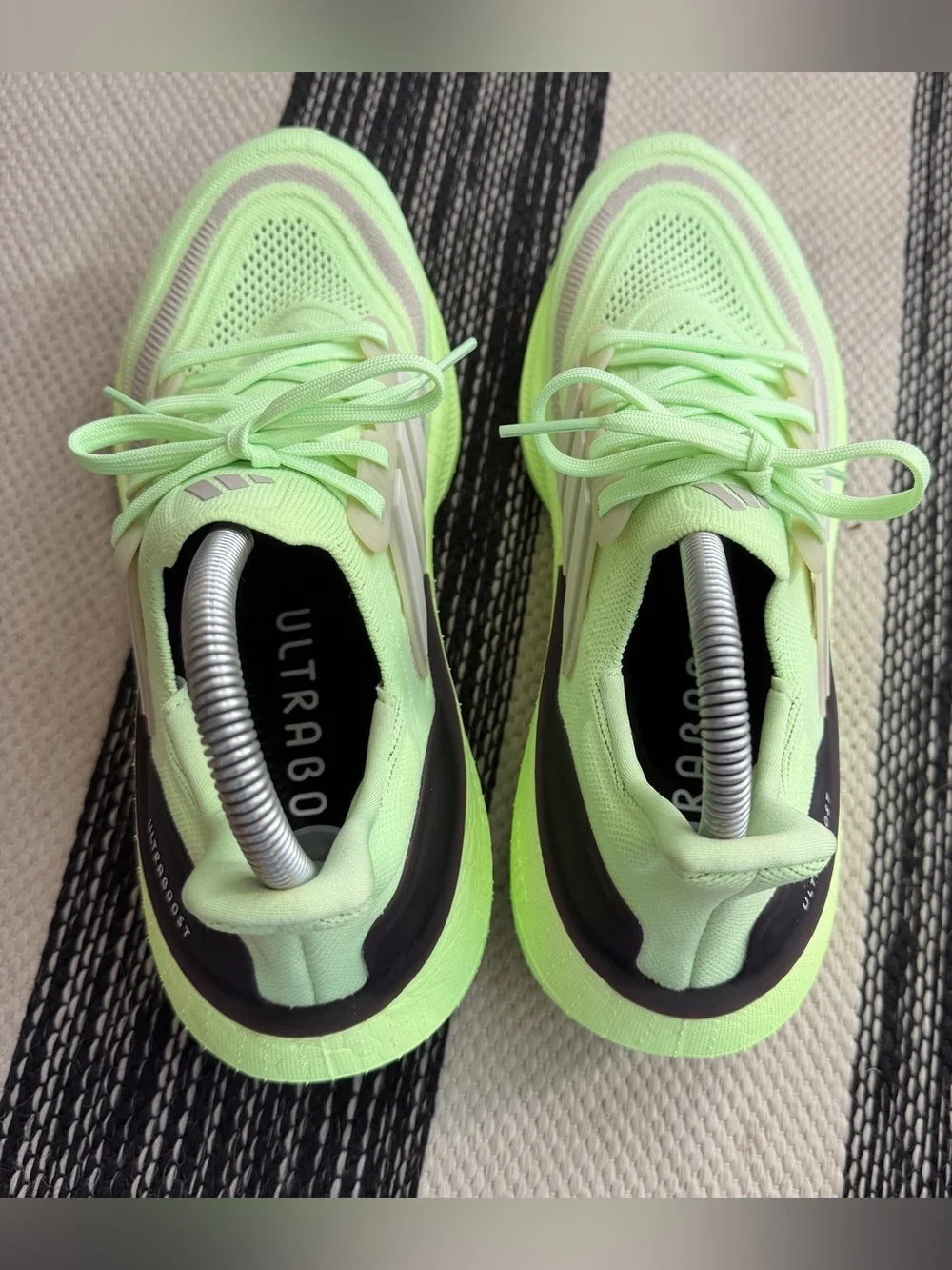 adidas Sneaker Men's Neon Green Ultraboost Light Lime Green Running Shoes Sz 8.5
